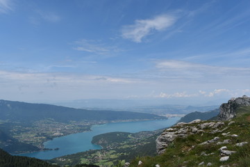 Fototapeta na wymiar montagne lac