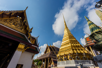 Fototapeta premium Temple of the Emerald Buddha (Wat Phra Kaew) in bangkok, Thailand.
