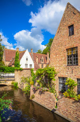 Fototapeta na wymiar Beautiful canal and traditional houses in the old town of Bruges (Brugge), Belgium
