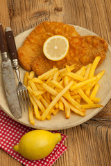 Schnitzel mit Pommes frites