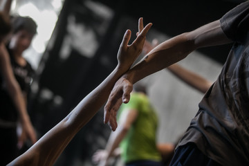 Obraz premium dancers expressive contact hands