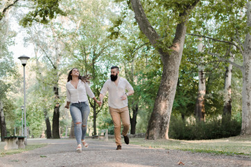 Obraz premium man and woman running in park and smiling