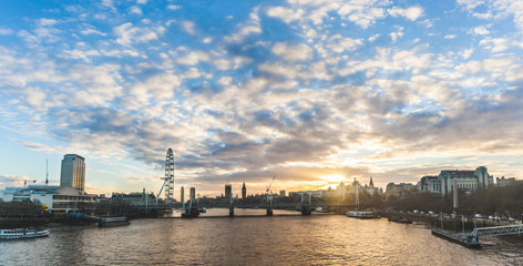 Naklejka premium London panoramic view at sunset with Big Ben on background