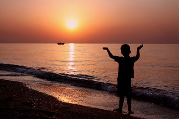 Fototapeta premium Little boy at sunrise