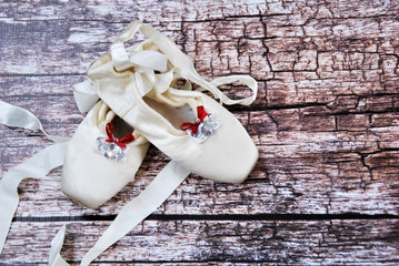 New ballet slippers for classical dance with tulle dress © Kinga