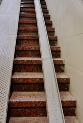Treppe hoch mit Fahrradschiene