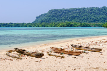 Outrigger canoes in the bay at Port Olry - Espititu Santo, Vanuatu - obrazy, fototapety, plakaty