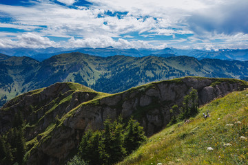 Wandern an einem Sonntag auf der Nagelfluhkette in den Allgäuer Aplen