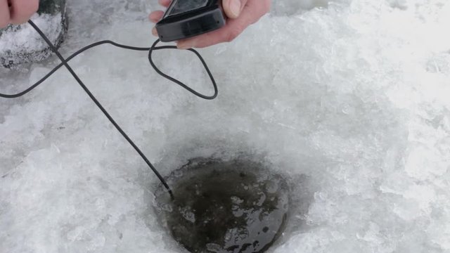 Winter fishing with sounder increases the chances of to catch the fish