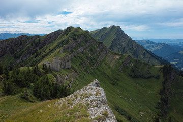 Wandern an einem Sonntag auf der Nagelfluhkette in den Allgäuer Aplen