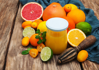 Obraz na płótnie Canvas Jar of juice and fresh citrus fruits
