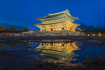 Fototapeta premium Gyeongbok palace in Seoul City, South Korea.
