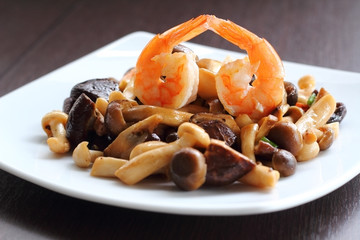 Shrimp and mixed mushroom stire fried.