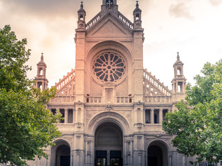 Kirche im Regen
