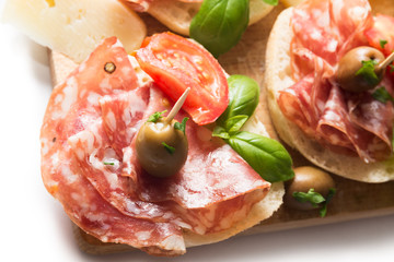Stuzzichini di pane, salame e formaggio, Italian Appetizers