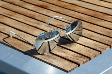 Fototapeta na wymiar Sunglasses lie on the bench