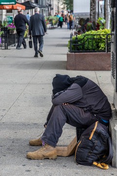 Obdachloser an Straßenrand, Chicago, USA