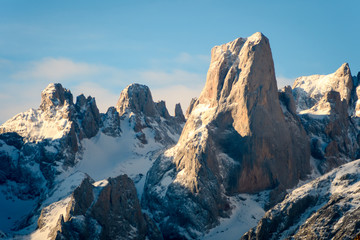 pico urriellu(antes Naranjo de bulnes)en los picos de europa asturias