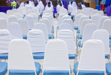 Obraz premium empty row chairs in prepare seminar a meeting room, Select focus with shallow depth of field.