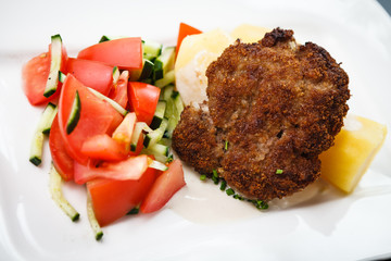 Cutlet with vegetables