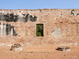 Grunge brick wall on pillar