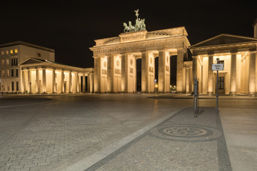 Obraz premium The Berlin Brandenburg Gate with the Pariser Platz in front of a black background