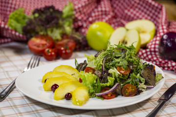 Salad with meat and arugula. Salad with duck meat, baked apple and arugula