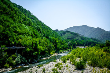Fototapeta na wymiar Paisaje en Borgo a Mozzano con el rio Serchio