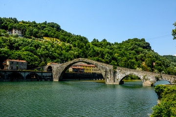 Fototapeta premium Puente del diablo en Borgo a Mozzano