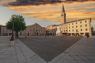 Portogruaro, piazza e palazzo municipale