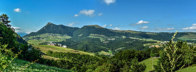 Fototapeta na wymiar Lessinia - panorama da S. Anna d'Alfaedo