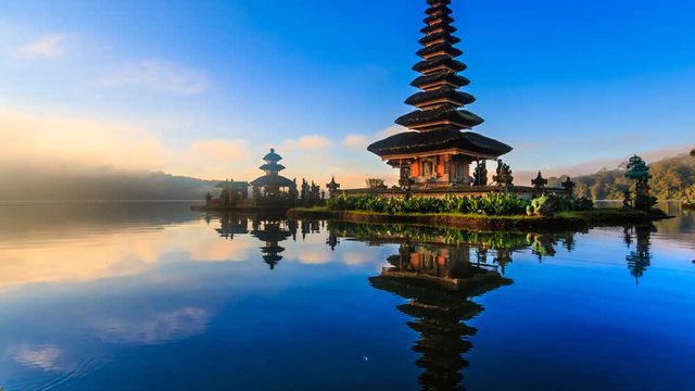 Pura Ulun Danu Bratan, Bali Landmark Travel Place Of Indonesia 4K Time lapse (tilt up)