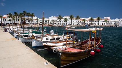 Fototapeta na wymiar Hafen Fornells auf Menorca im Sommer