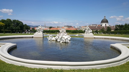 Fototapeta na wymiar Fountain in garden of Belvedere Palace