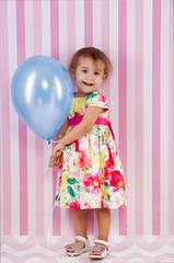 Obraz na płótnie Canvas Girl with a blue ballon