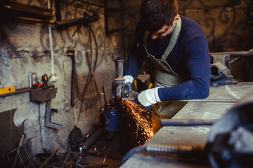 Working saws iron sparks