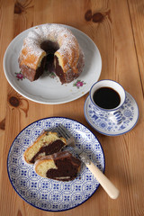 Kaffeetisch mit Guglhupf