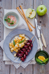 Grilled chicken hearts on skewers with stewed apples