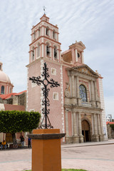 Obraz premium parroquia de Tequisquiapan con cruz Queretaro mexico 