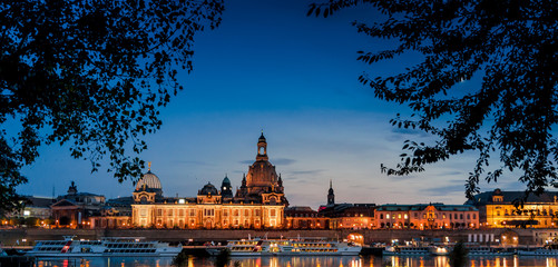 Dresden am Abend © iLUXimage