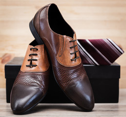 male leather executive shoes with tie