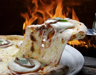 Foto auf Alu-Dibond Baked pizza in the wood oven © lcrribeiro33@gmail
