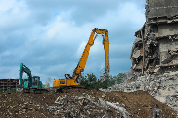 Clearing an urban area from a demolished building