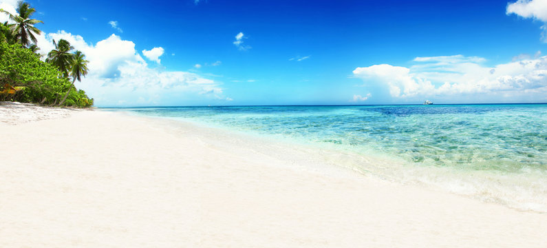 Sch&ouml;ner Strand im Paradies