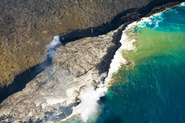 Lava fließt ins Wasser © andreaslehr