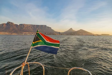 Papier Peint photo Montagne de la Table South African Flag Over Cape Town