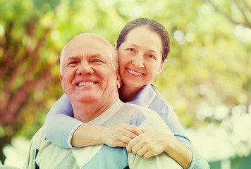 Obraz premium Mature couple in park