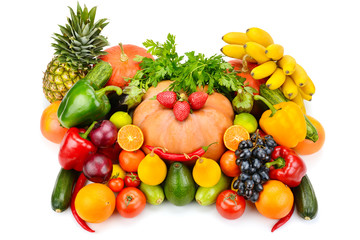 Obraz na płótnie Canvas fruits and vegetables isolated on white