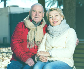 Fototapeta premium Mature couple sitting in park