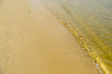 Obraz premium Soft waves on a sandy beach